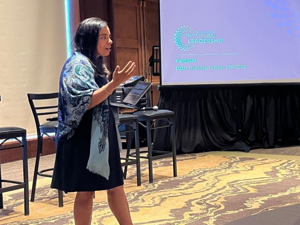 Mamata presenting at an American Association for Physician Leadership meeting